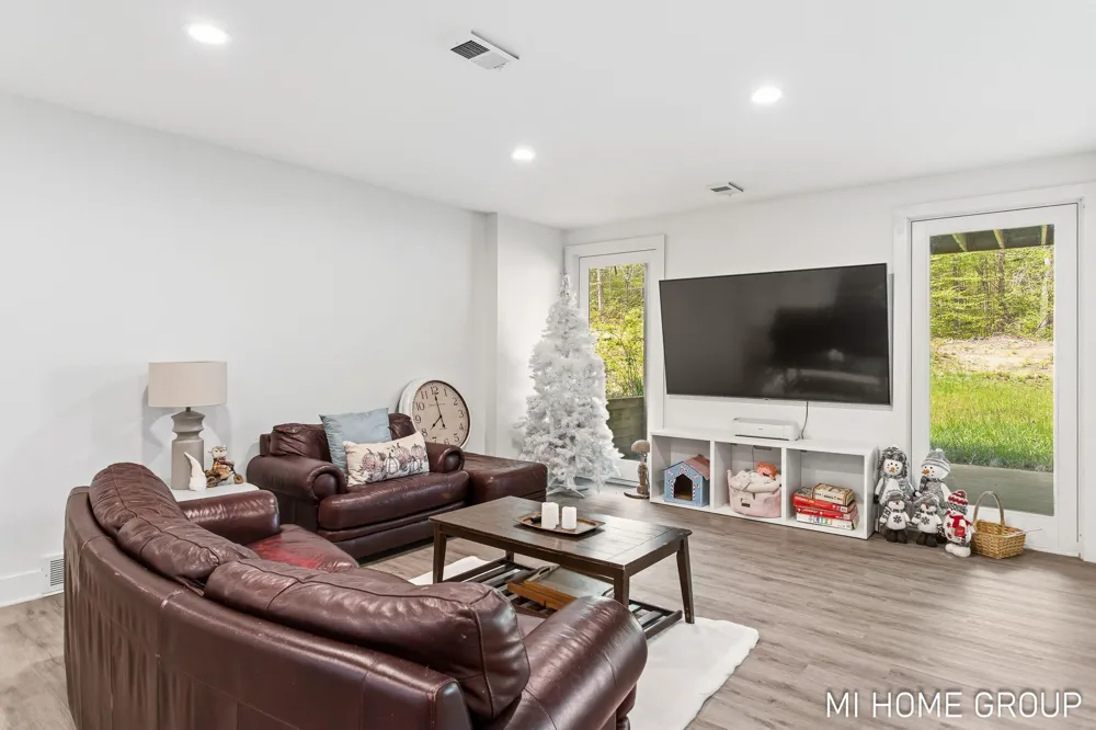 6467 118th Avenue Fennville, MI 49408
