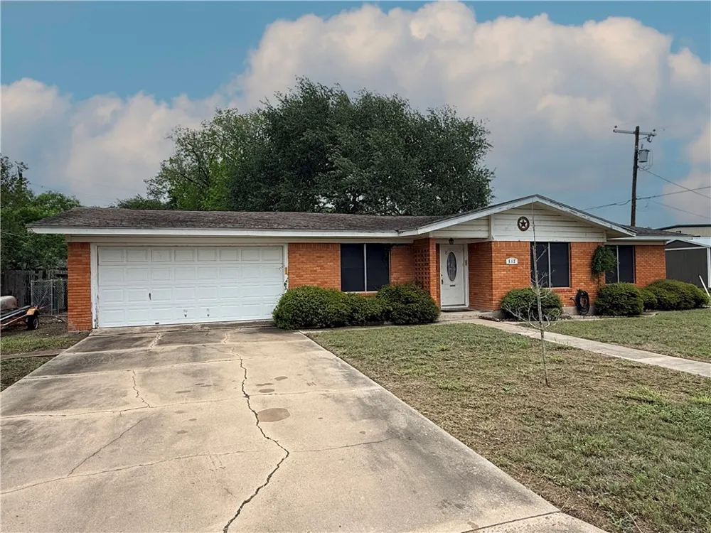 612 Short Street Sinton, TX 78387