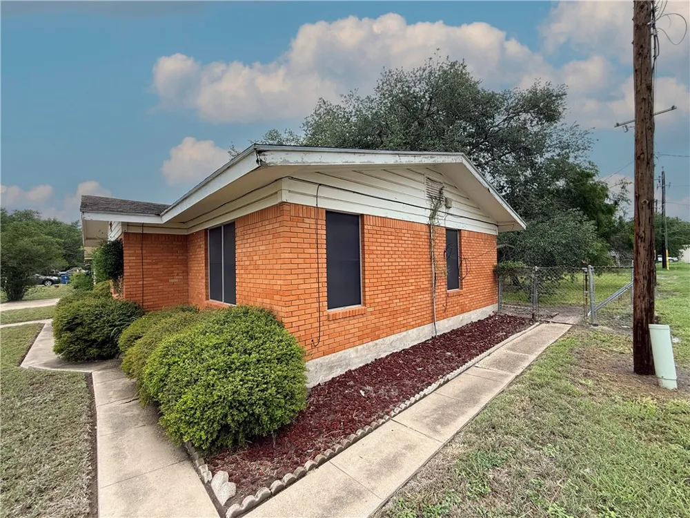 612 Short Street Sinton, TX 78387