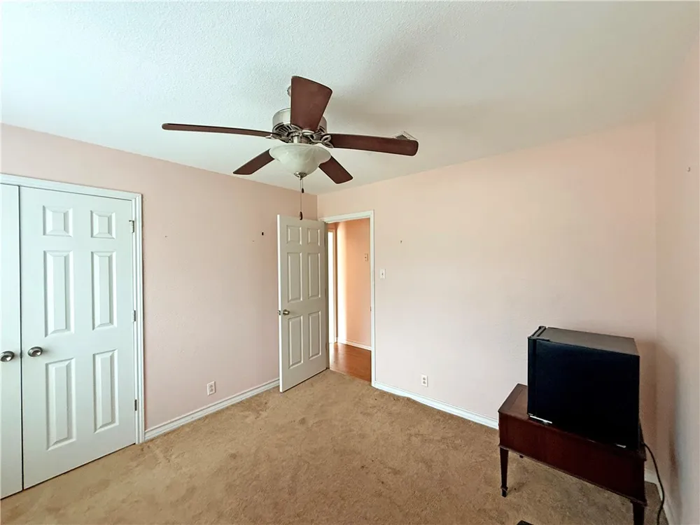 612 Short Street Sinton, TX 78387