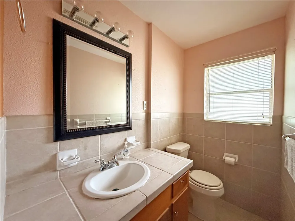 612 Short Street Sinton, TX 78387