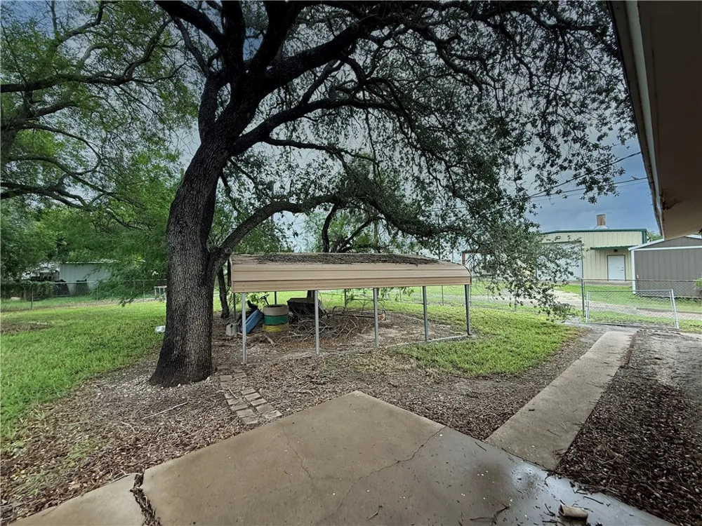 612 Short Street Sinton, TX 78387
