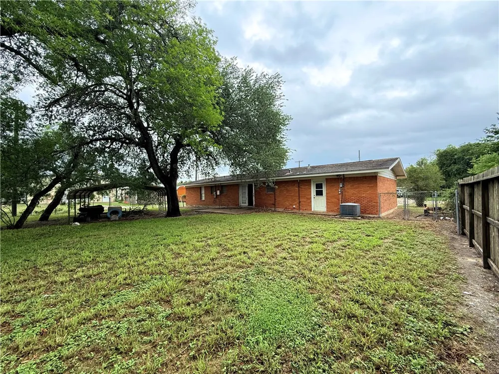612 Short Street Sinton, TX 78387