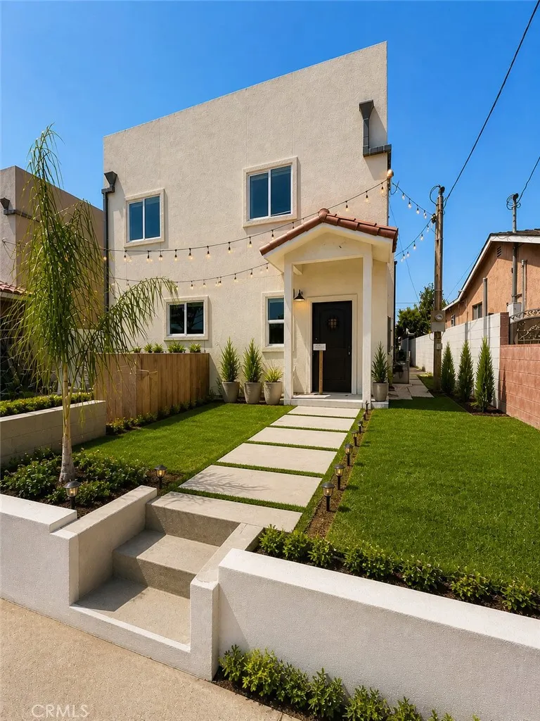 16619 Lake Avenue Paramount, CA 90723