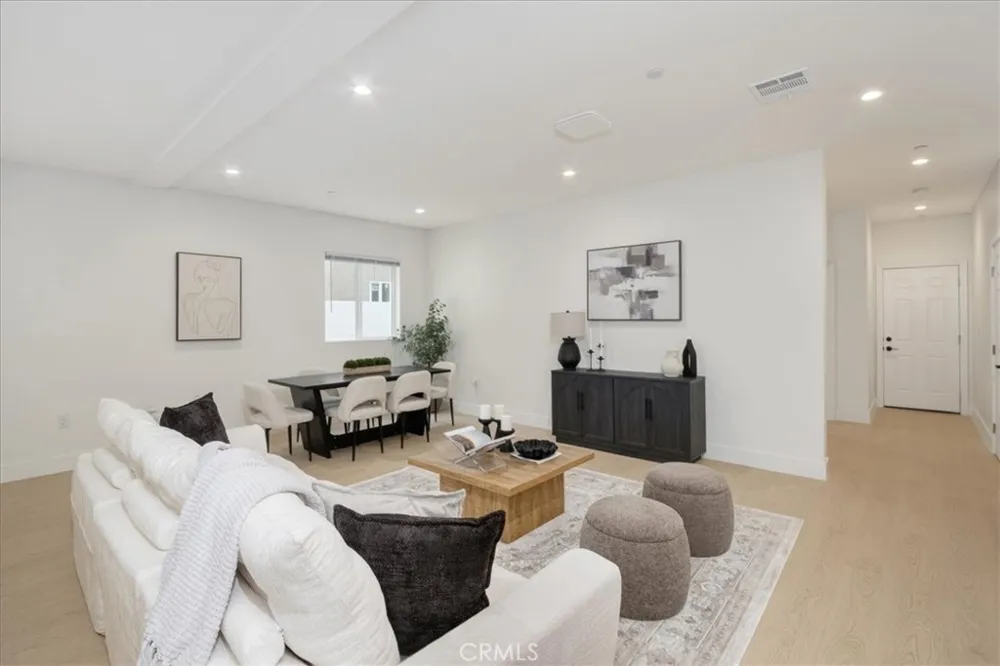 16619 Lake Avenue Paramount, CA 90723