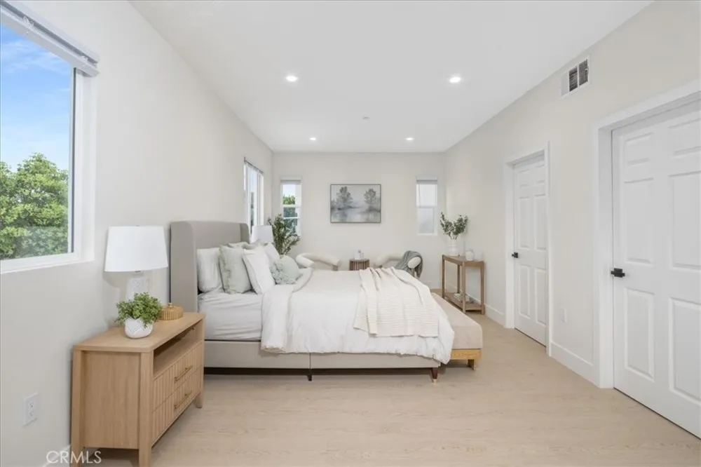 16619 Lake Avenue Paramount, CA 90723