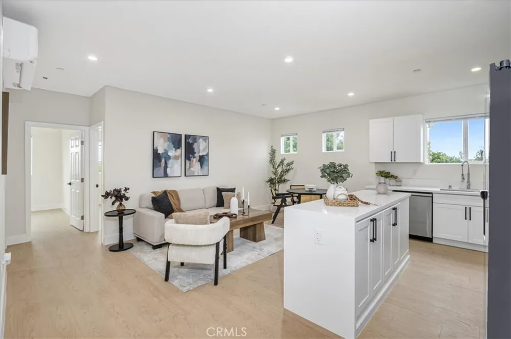 16619 Lake Avenue Paramount, CA 90723