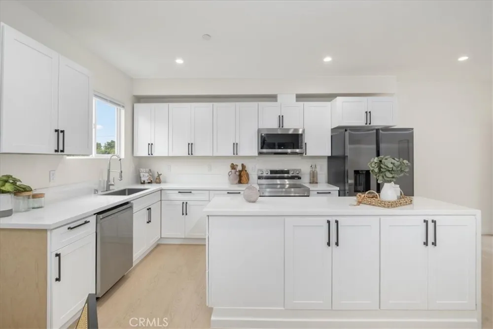 16619 Lake Avenue Paramount, CA 90723