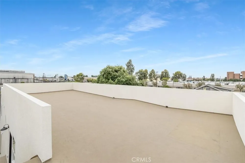 16619 Lake Avenue Paramount, CA 90723