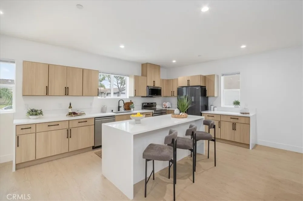 16619 Lake Avenue Paramount, CA 90723