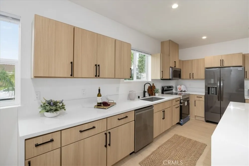 16619 Lake Avenue Paramount, CA 90723