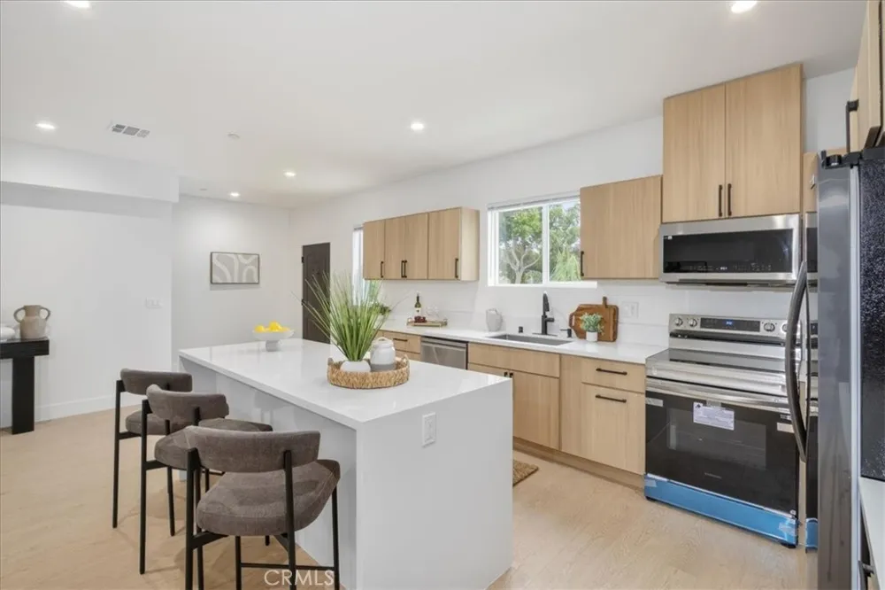 16619 Lake Avenue Paramount, CA 90723