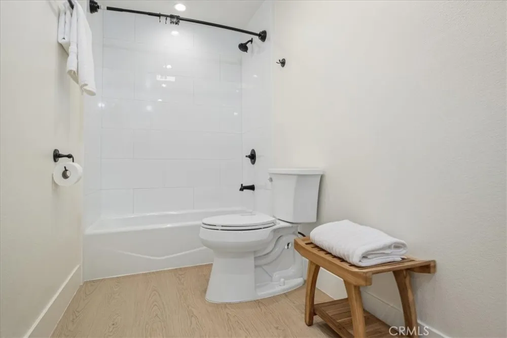 16619 Lake Avenue Paramount, CA 90723