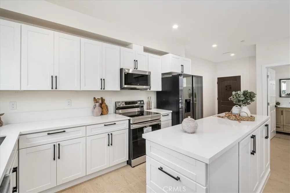 16619 Lake Avenue Paramount, CA 90723