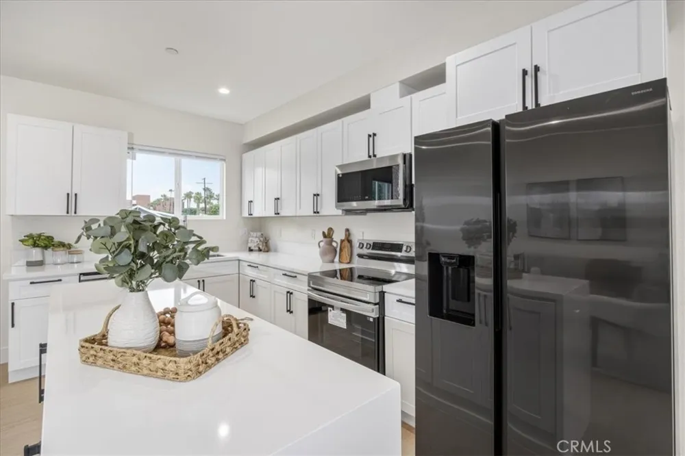 16619 Lake Avenue Paramount, CA 90723