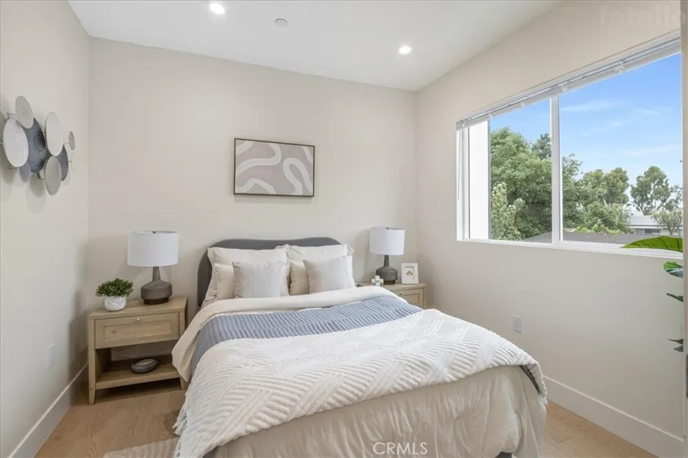 16619 Lake Avenue Paramount, CA 90723