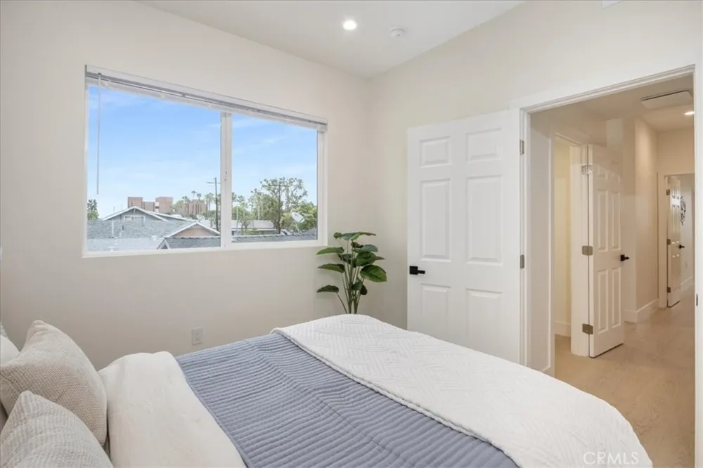 16619 Lake Avenue Paramount, CA 90723