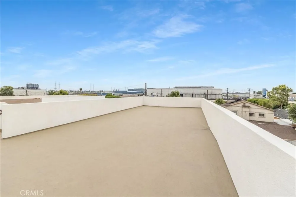 16619 Lake Avenue Paramount, CA 90723
