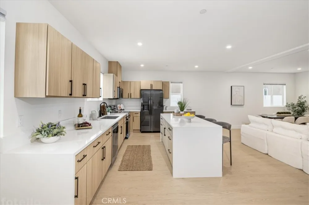 16619 Lake Avenue Paramount, CA 90723