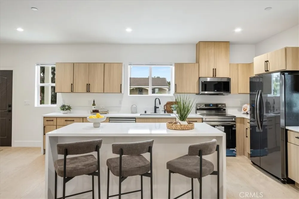 16619 Lake Avenue Paramount, CA 90723