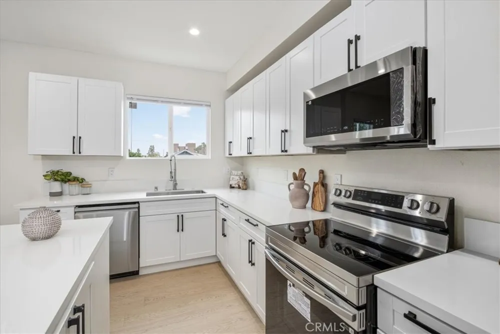 16619 Lake Avenue Paramount, CA 90723