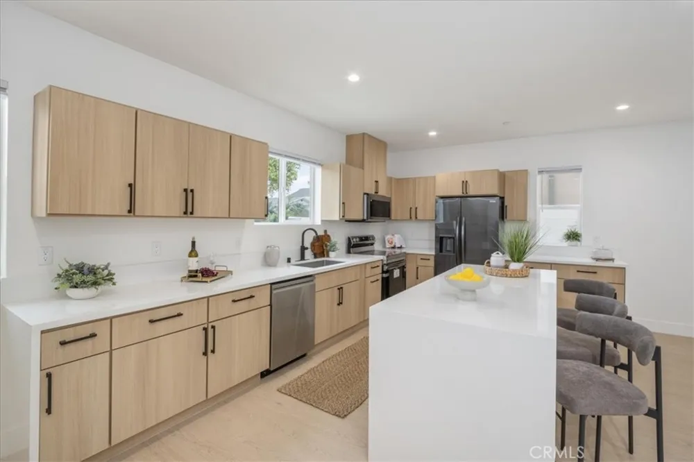16619 Lake Avenue Paramount, CA 90723