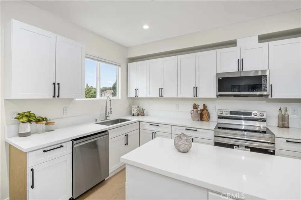 16619 Lake Avenue Paramount, CA 90723