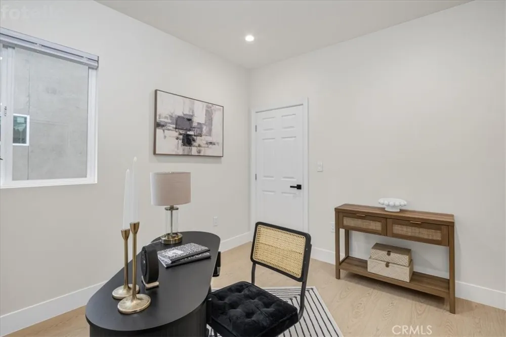 16619 Lake Avenue Paramount, CA 90723