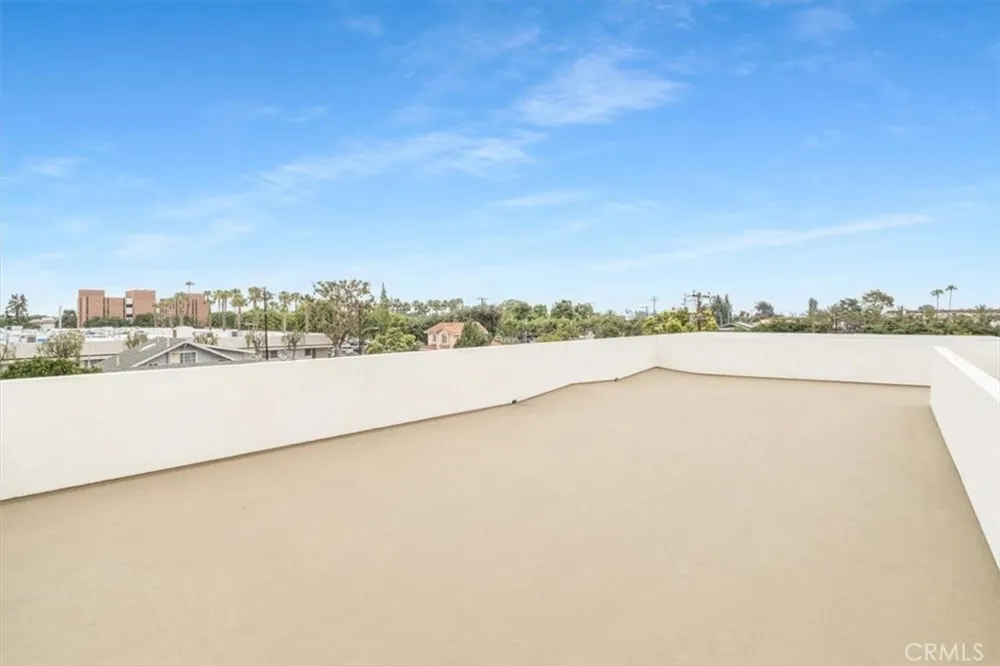 16619 Lake Avenue Paramount, CA 90723