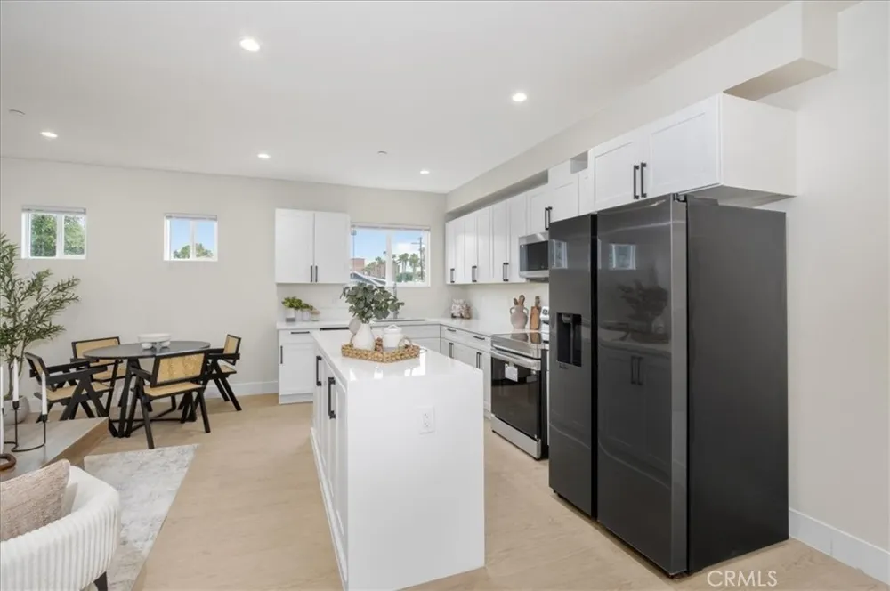 16619 Lake Avenue Paramount, CA 90723