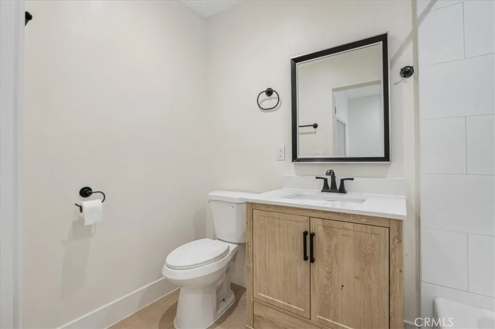 16619 Lake Avenue Paramount, CA 90723