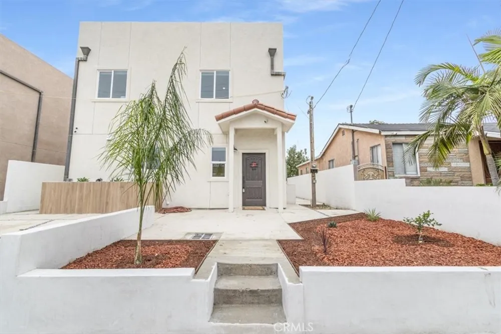 16619 Lake Avenue Paramount, CA 90723