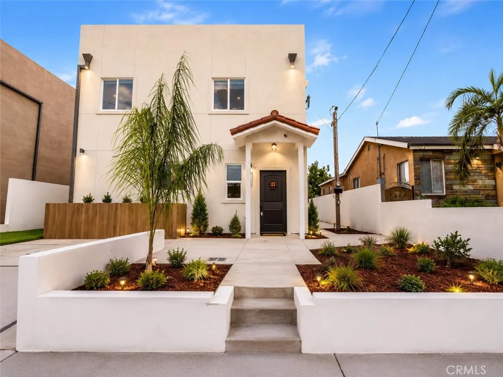 16619 Lake Avenue Paramount, CA 90723