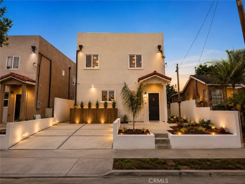 16619 Lake Avenue Paramount, CA 90723
