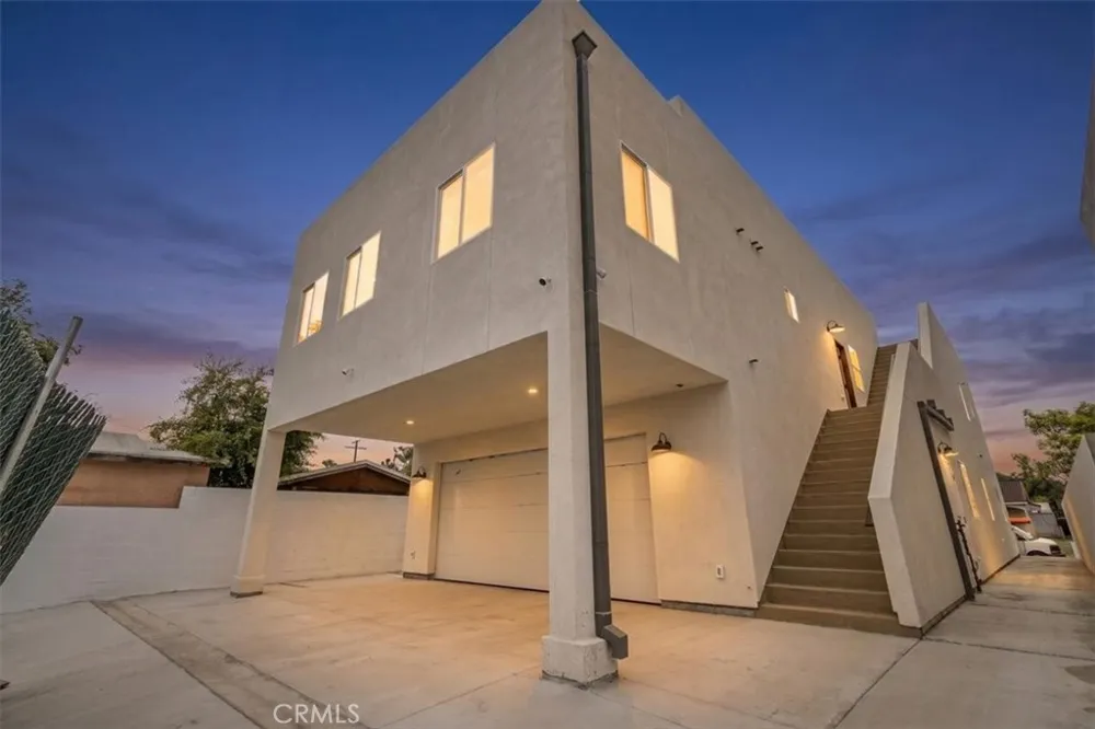 16619 Lake Avenue Paramount, CA 90723