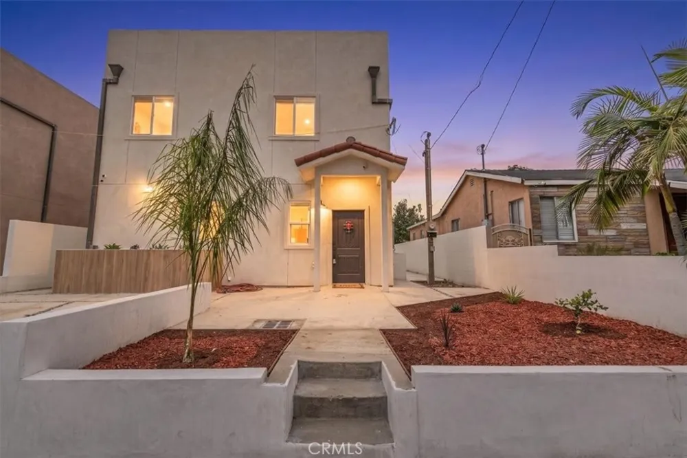 16619 Lake Avenue Paramount, CA 90723