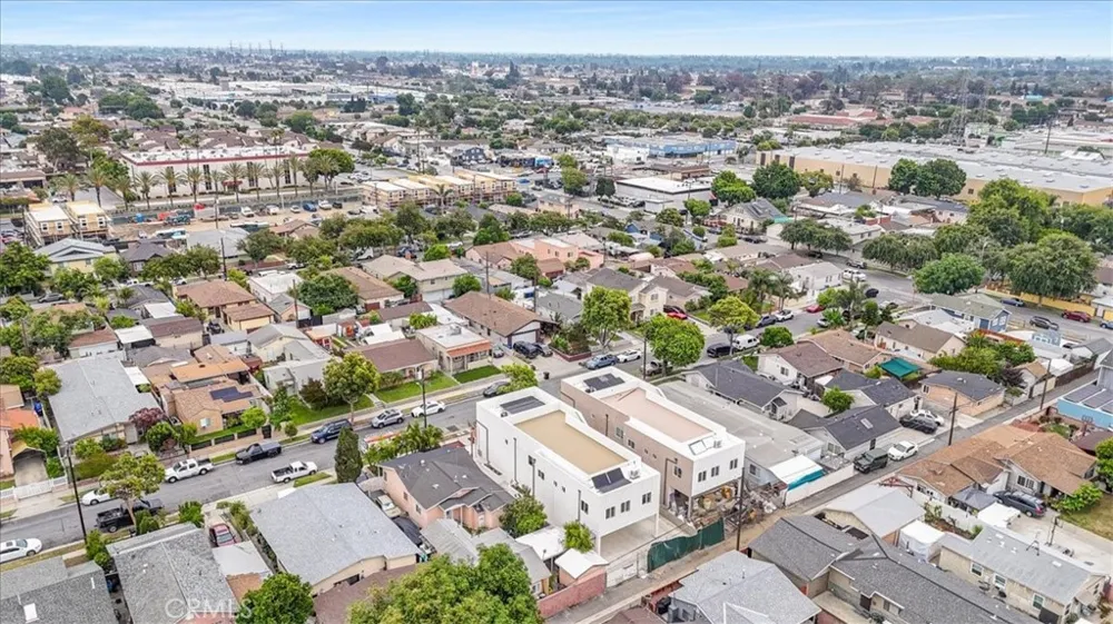 16619 Lake Avenue Paramount, CA 90723