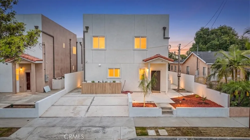 16619 Lake Avenue Paramount, CA 90723