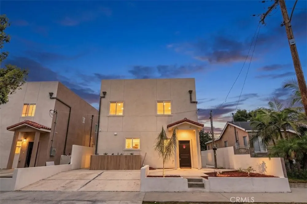 16619 Lake Avenue Paramount, CA 90723