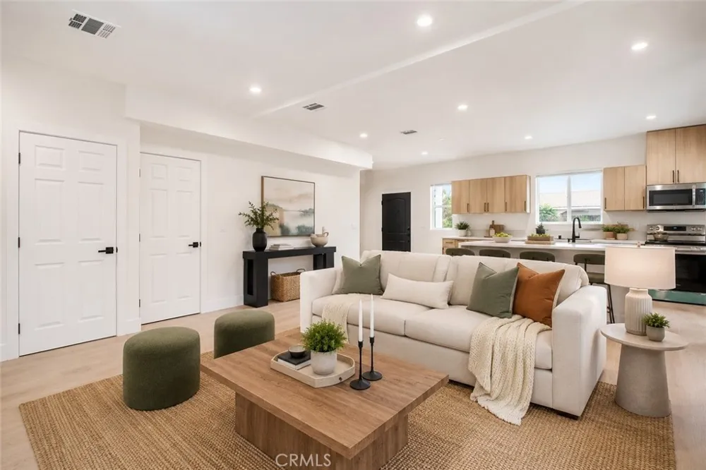 16619 Lake Avenue Paramount, CA 90723