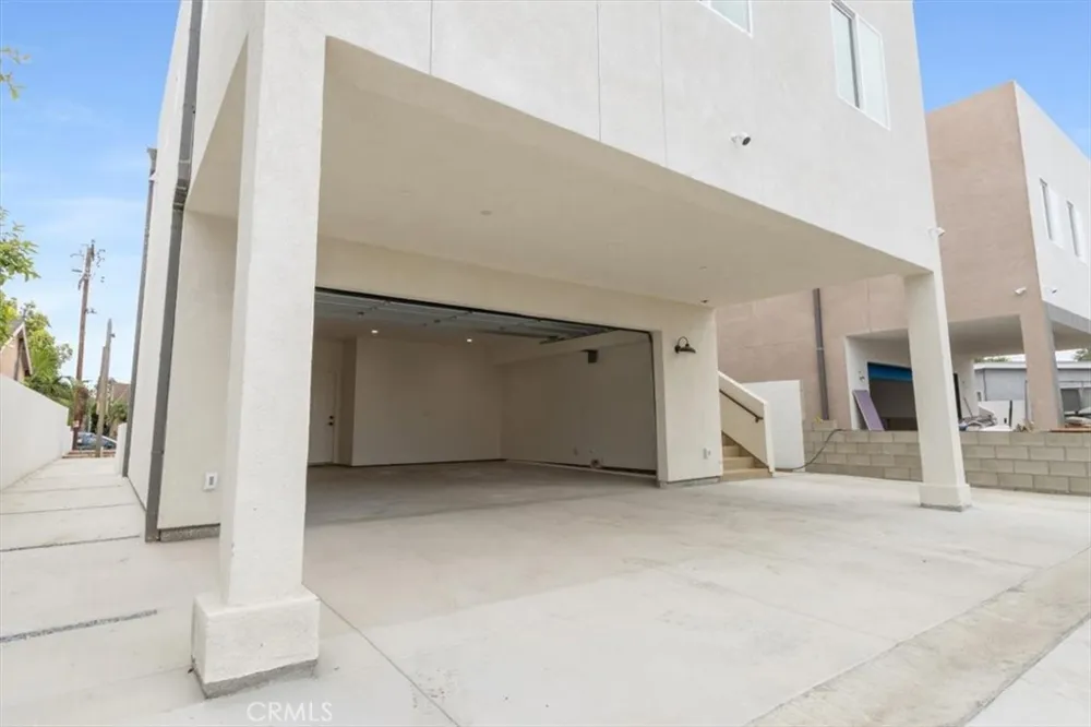 16619 Lake Avenue Paramount, CA 90723