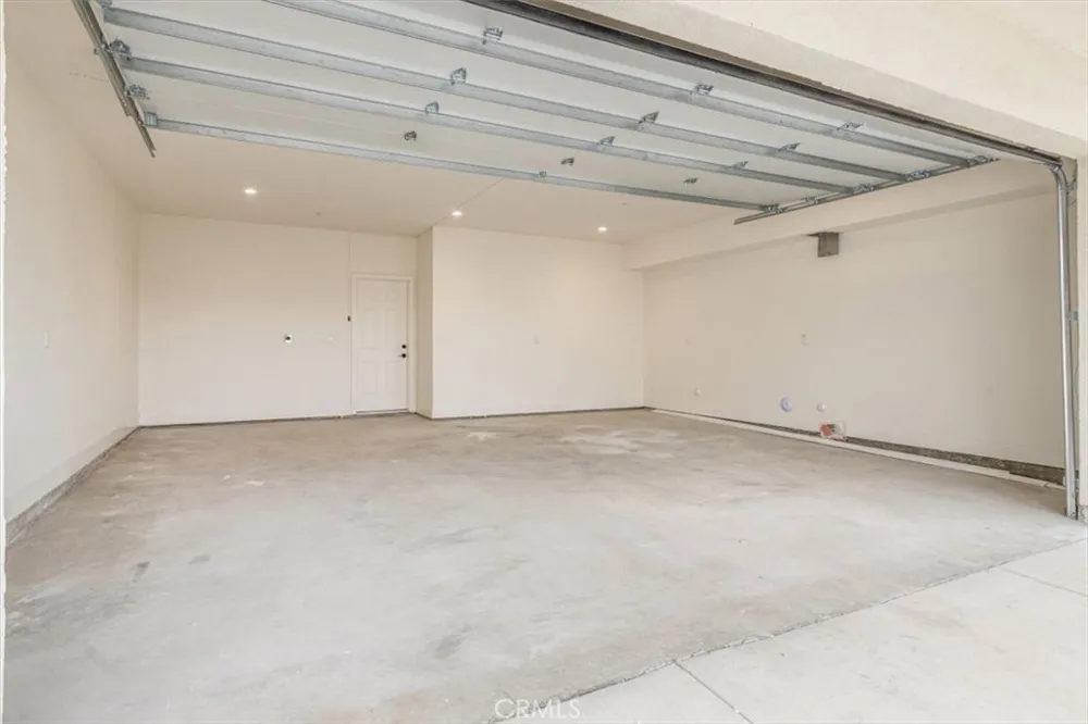 16619 Lake Avenue Paramount, CA 90723
