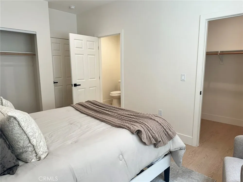 16619 Lake Avenue Paramount, CA 90723
