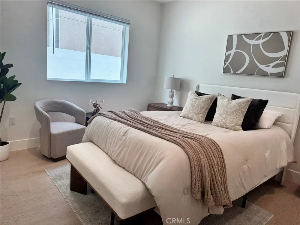 16619 Lake Avenue Paramount, CA 90723