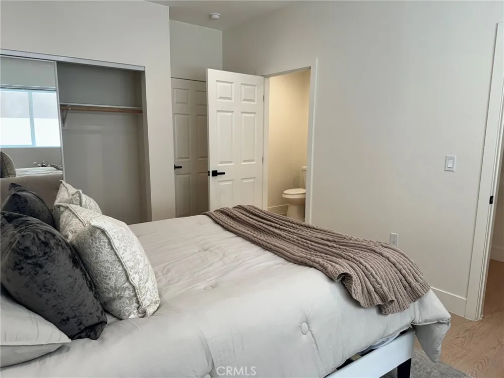 16619 Lake Avenue Paramount, CA 90723
