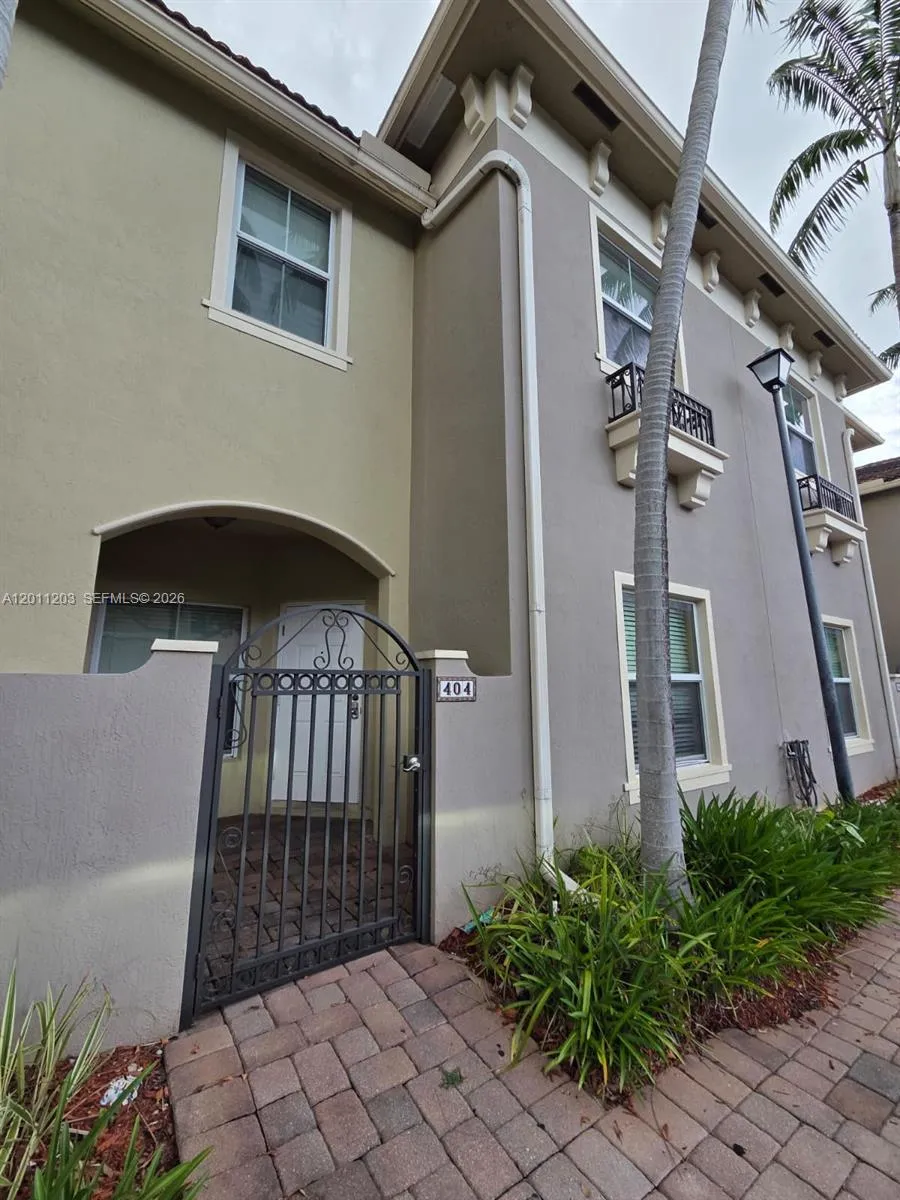 2851 W Prospect Rd #404 Tamarac, FL 33309