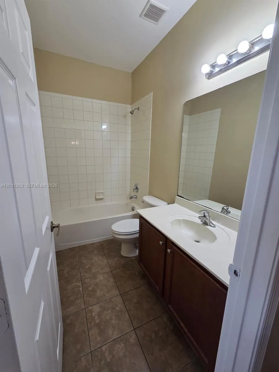 2851 W Prospect Rd #404 Tamarac, FL 33309