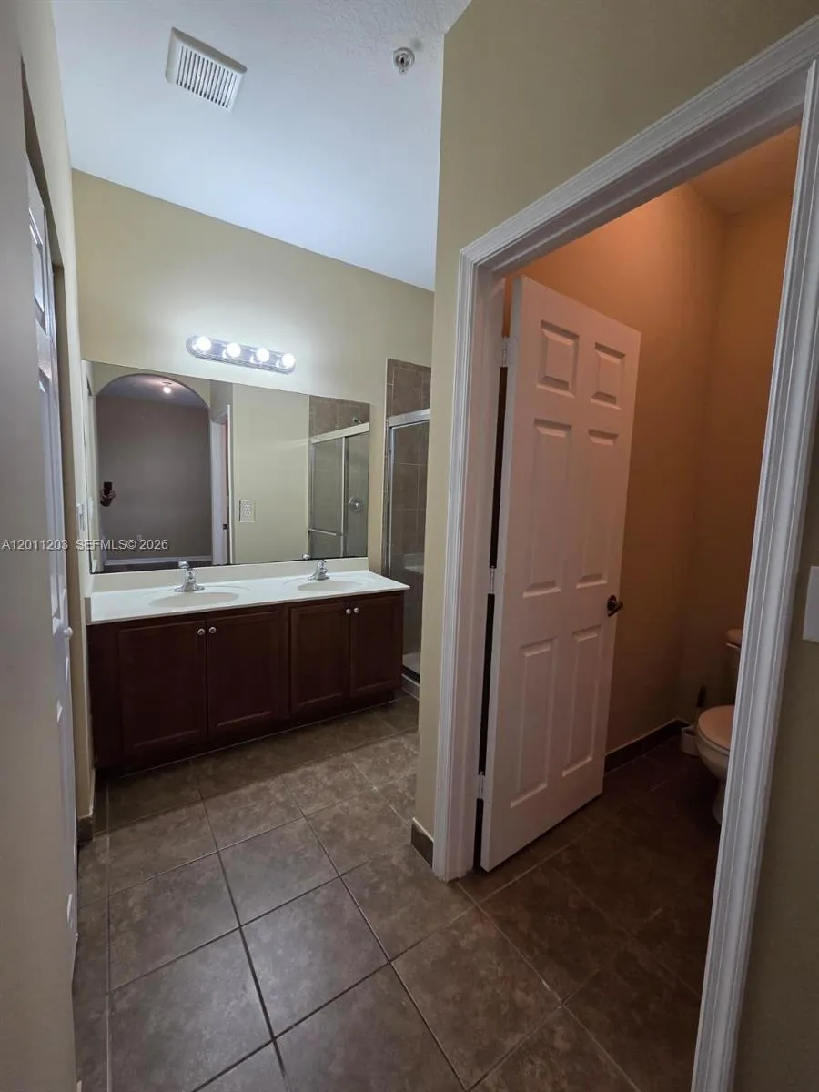 2851 W Prospect Rd #404 Tamarac, FL 33309