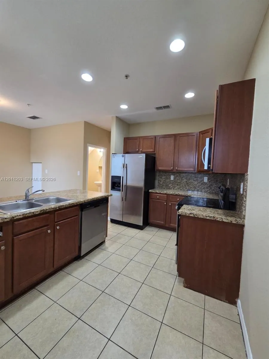 2851 W Prospect Rd #404 Tamarac, FL 33309