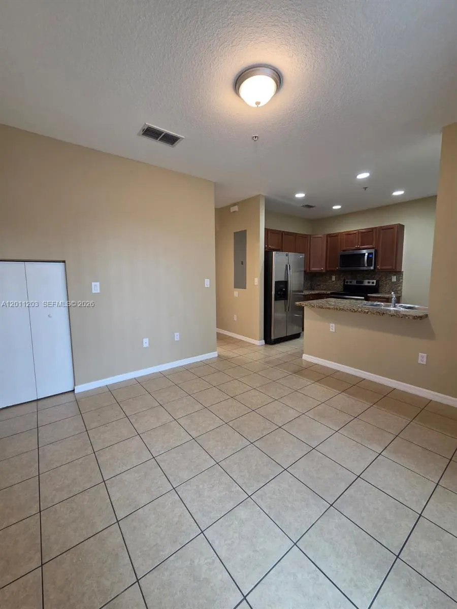 2851 W Prospect Rd #404 Tamarac, FL 33309